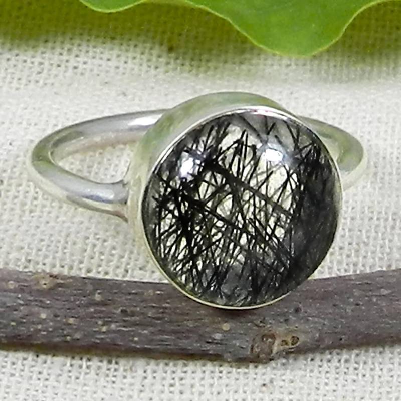 Handgemachter Schwarzer Rutilquarz Ring Runder Sterling Silber Unisex Ring von SilverDesignerRings