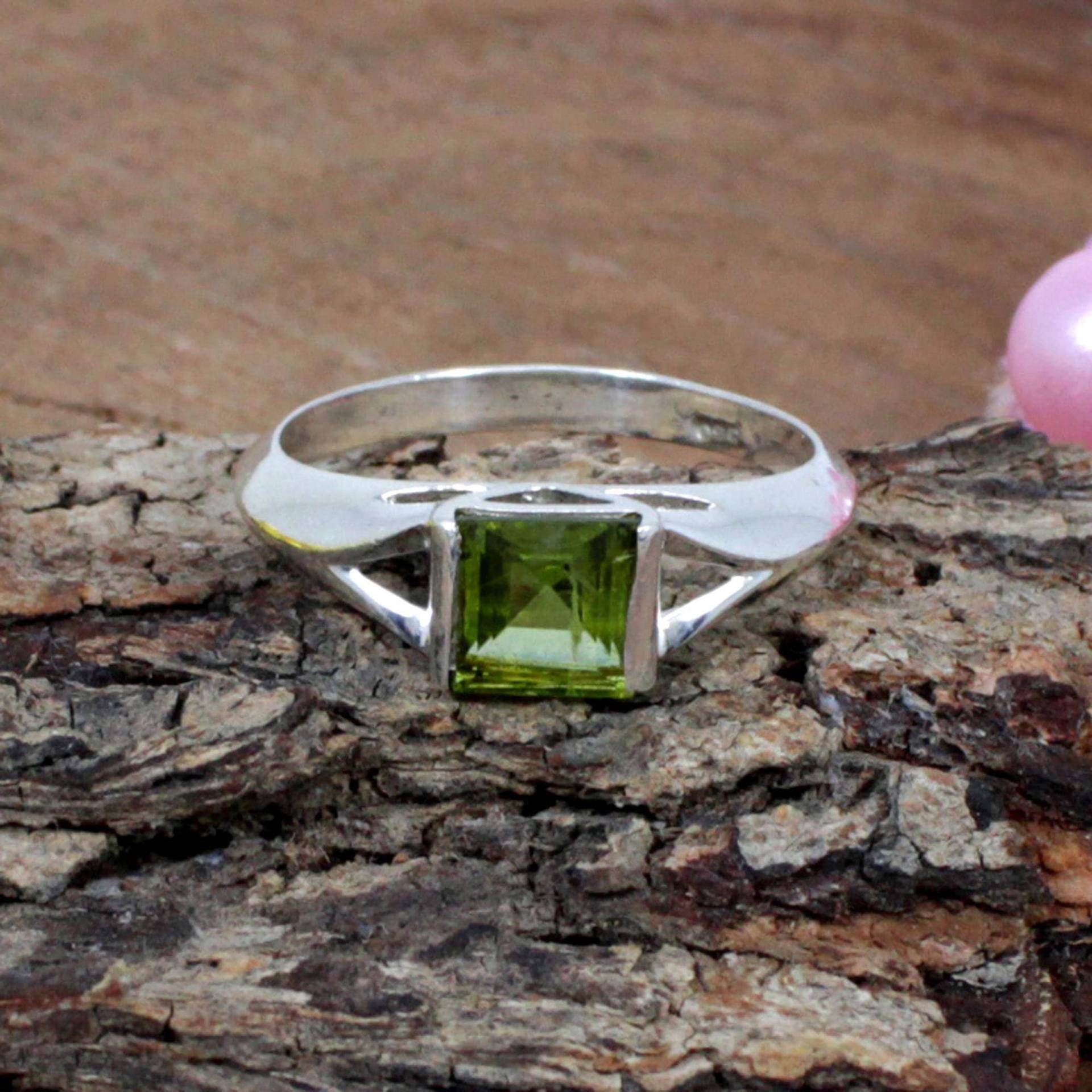 Quadrat Peridot Ring Handgefertigte 925 Sterling Silber Spaltband von SilverDesignerRings