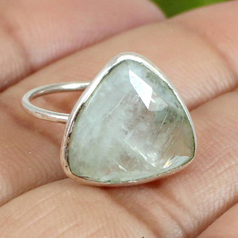 Regenbogen Mondstein Ring Trillion Stein, Sterling Silber Boho Ring von SilverDesignerRings