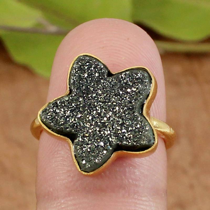 Schwarzer Markasit Druzy Stern Ring Sterling Silber Zargenfassung von SilverDesignerRings