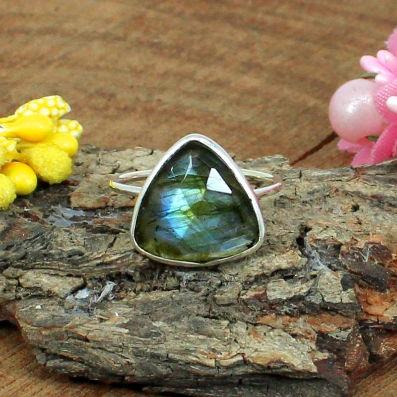 Trillion Labradorit-Ring Sterlingsilber Solitär-Erklärungsring von SilverDesignerRings