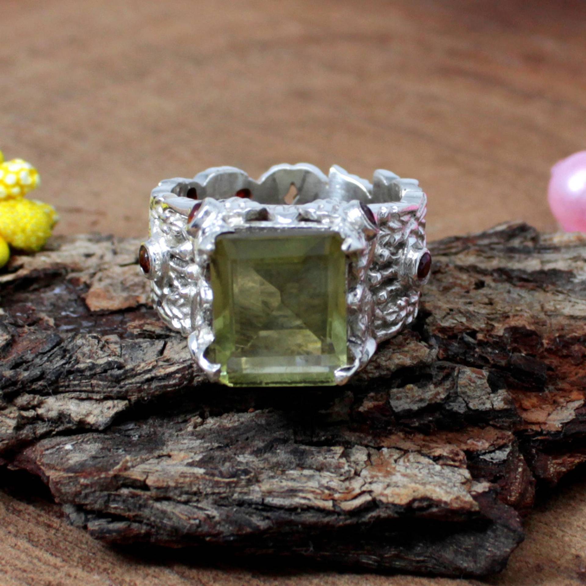 Zitronenquarzring, Ring Mit Rotem Granat, Silber Designer Bandring, Gelber Stein, Rechteck, Breites Band, Sterling Größe 7, 5, Handgemacht von SilverDesignerRings