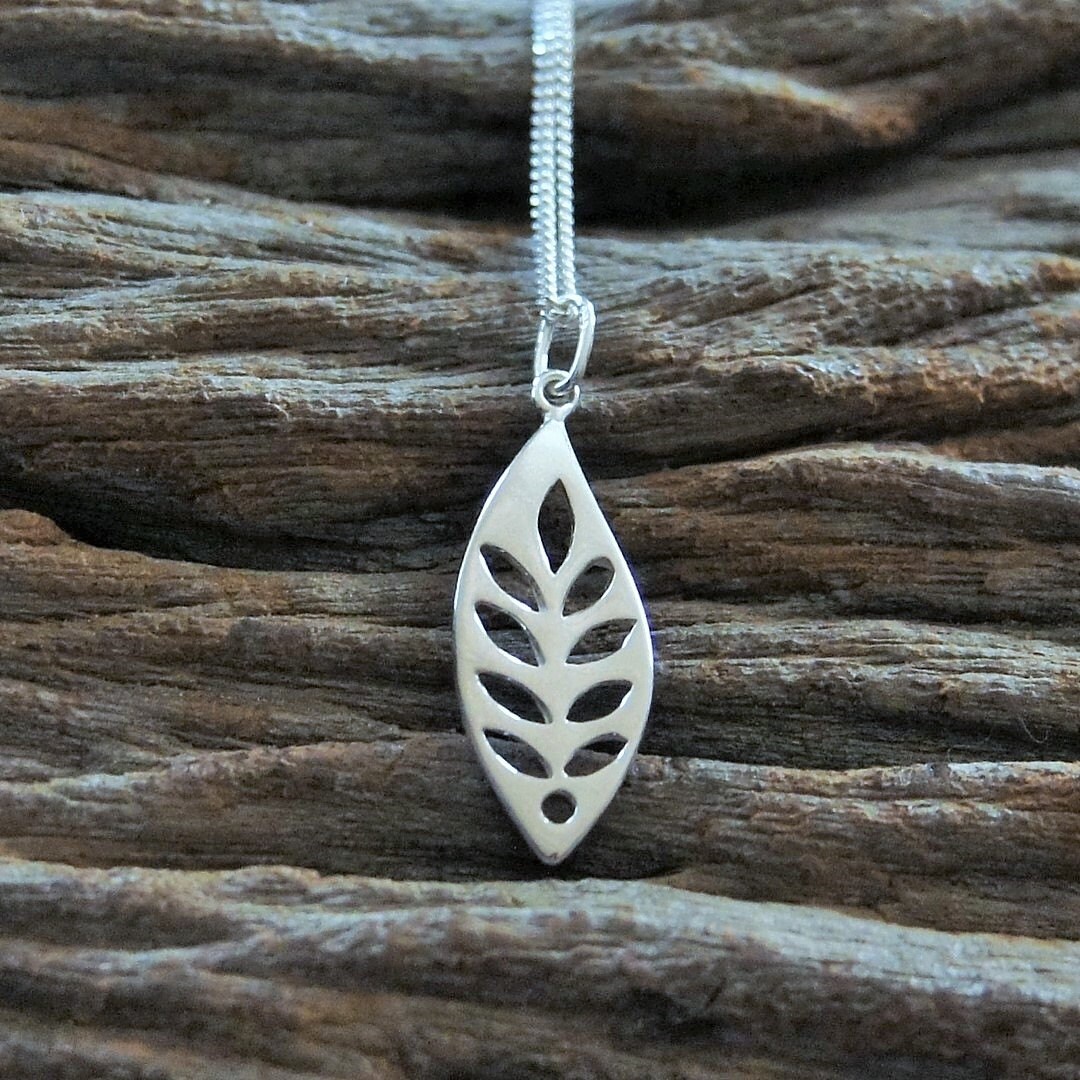 sterling Silber Blatt Halskette, Ausgeschnittenes Blatt, Geburtstagsgeschenk, Kindergeschenk, Kinderschmuck von SilverDriftwood