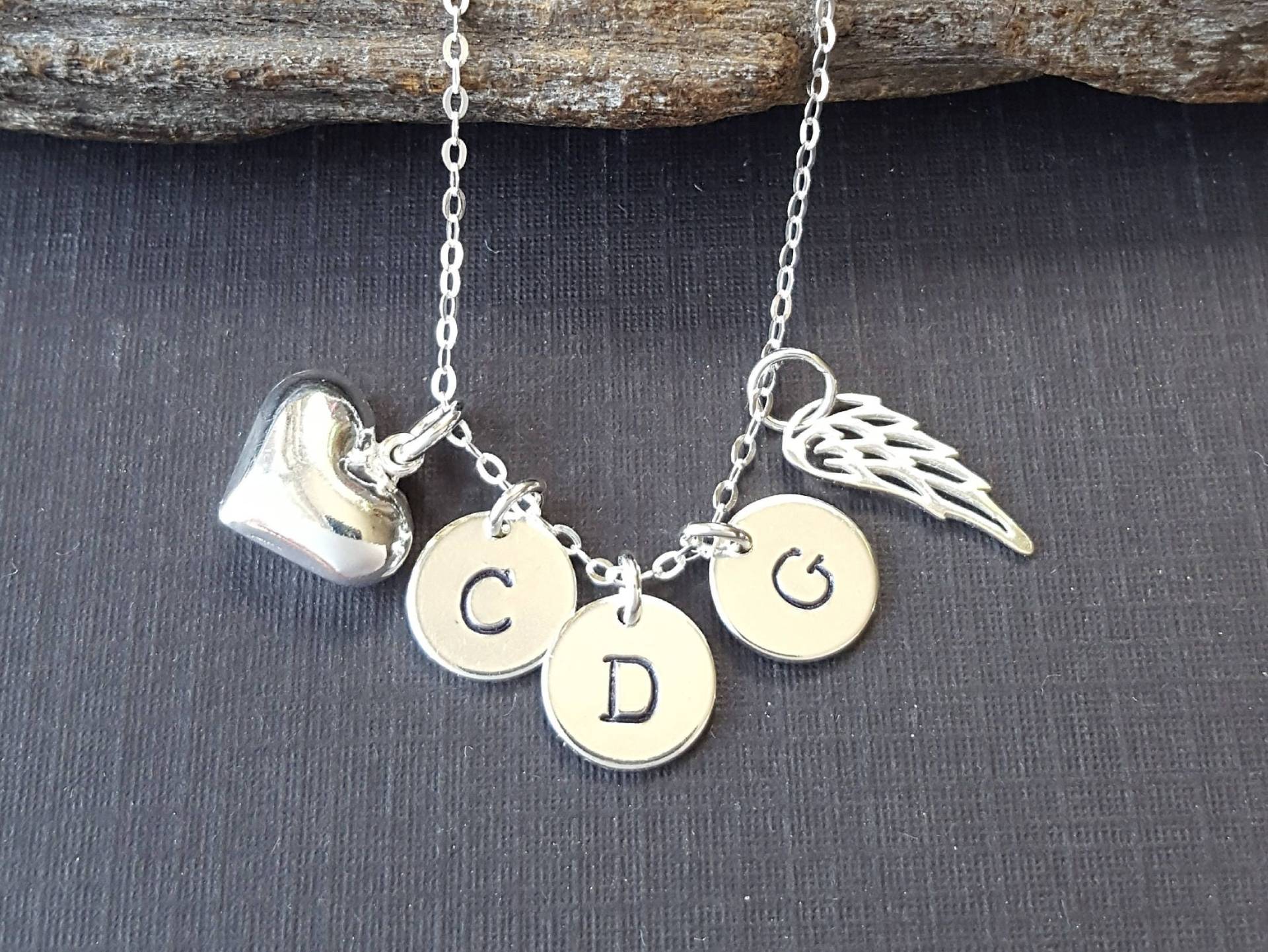 sterling Silber Herz Und Flügel Erste Halskette, Personalisierte Engel Charme, Maßgeschneiderte Halskette von SilverDriftwood