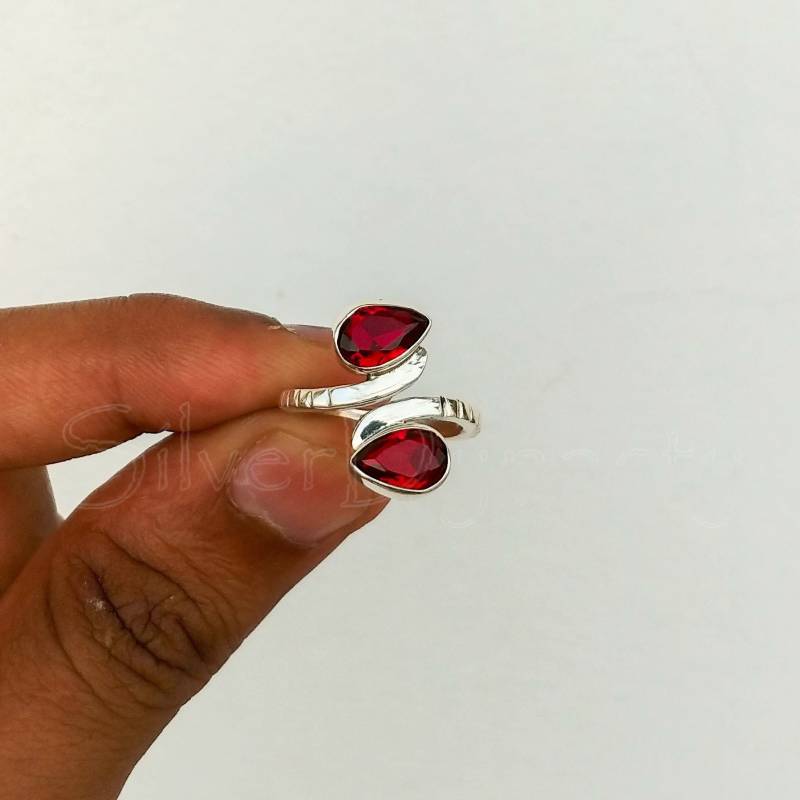 Handgefertigter Sterling Silber Granat Ring Boho Ring von SilverDynasty