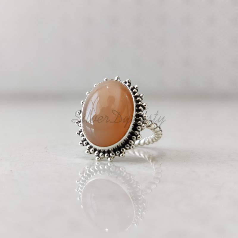 Handgemachter Rosa Mondstein Ring Ovaler Sterling Silber Boho Ring von SilverDynasty