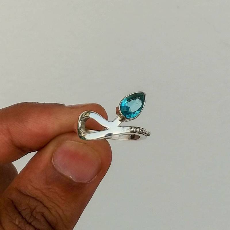 Handgemachter Silberring Mit Blautopas von SilverDynasty