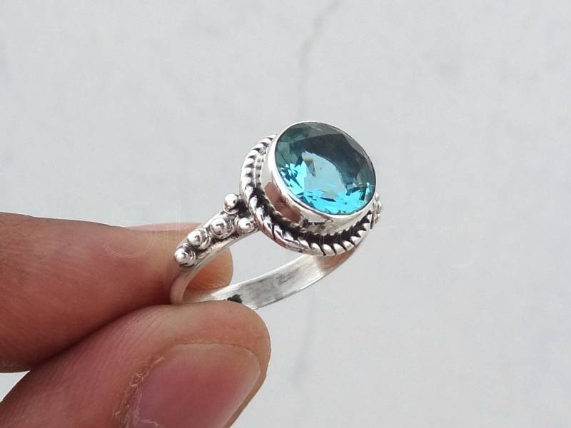 Natürlicher Blautopas-sterlingsilberring - Handgemachter Edelsteinring von SilverDynasty