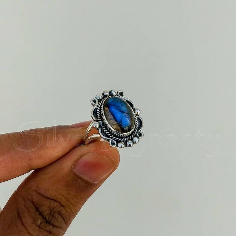 Ovaler Labradorit-Ring Handgefertigter Boho-Ring Aus 925Er Sterlingsilber von SilverDynasty
