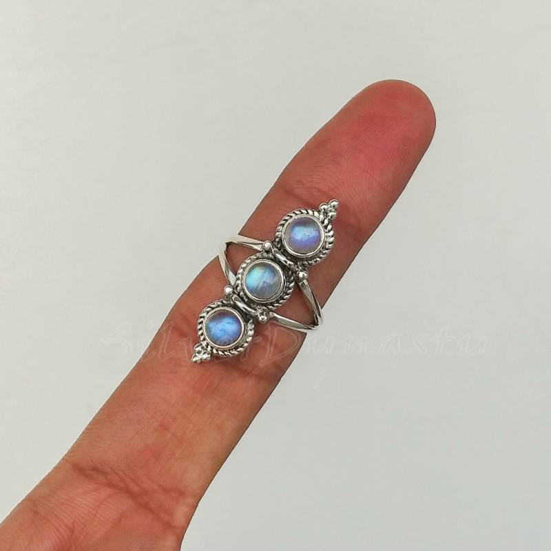 Regenbogen Mondstein Ring Handgefertigter Boho Ring Aus 925Er Sterling Silber von SilverDynasty