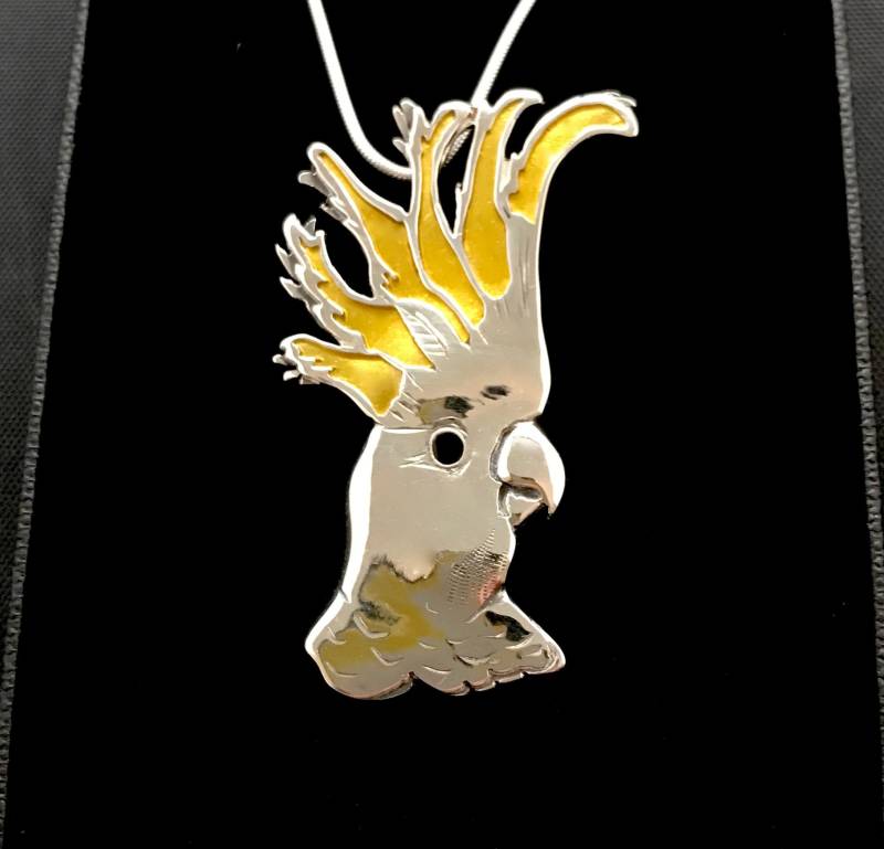 Kakadu Brosche/Anhänger - Sterling Silber, Emaille Kakadu Brosche/Anhänger - Sterling Silber, Emaille von SilverEarthDesign