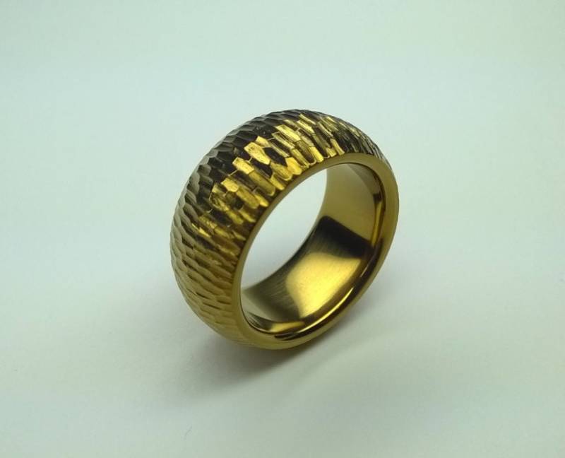 Domed Profile Titan Ring Mit Facetten von SilverEchoStudio