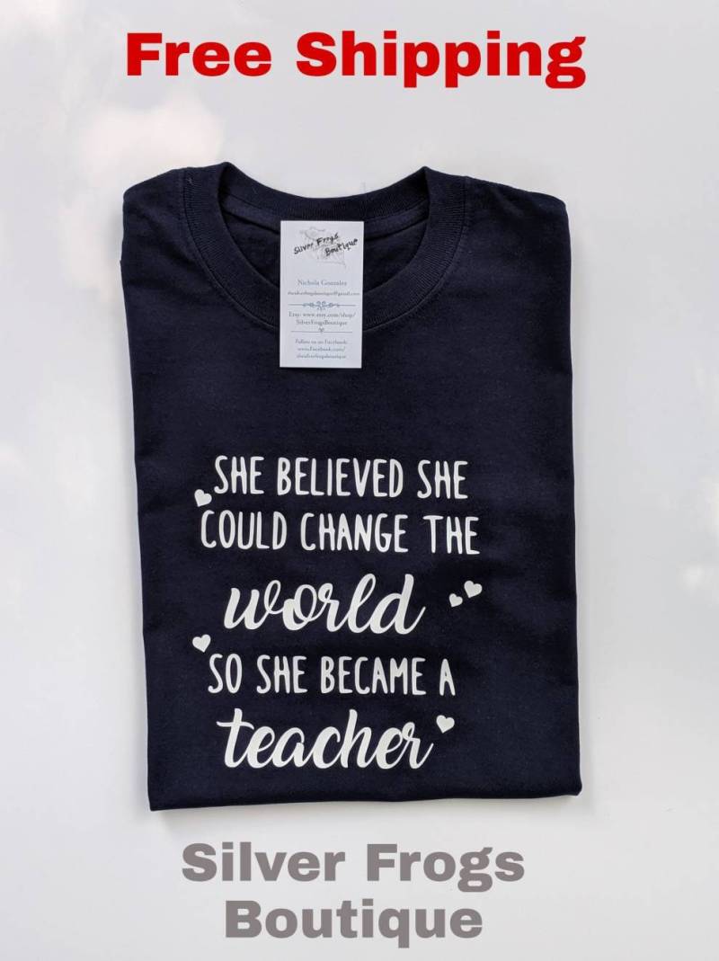Lehrerin T-Shirt Sie Glaubte Sie Könnte Die Welt Verändern Und Wurde Lehrerin T-Shirt Sie Glaubte Sie Könnte Die Welt Verändern Und Wurde von SilverFrogsBoutique