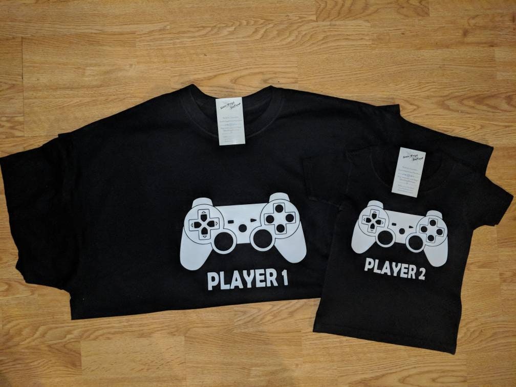 Player One Two Shirt - Vatertag Dad Geschenk- Gamer Geschenk To Be- Erwachsene Spieler Eins von SilverFrogsBoutique