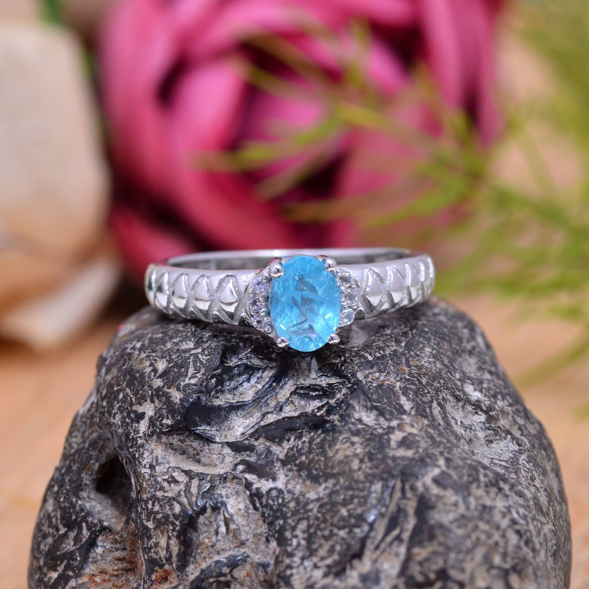 925 Sterling Silber Blauer Apatit Ring ~ Boho Natürlicher Edelstein Ausgefallener Statement Feiner Zierliche Geschenke Für Frauen von SilverGlareJewelry
