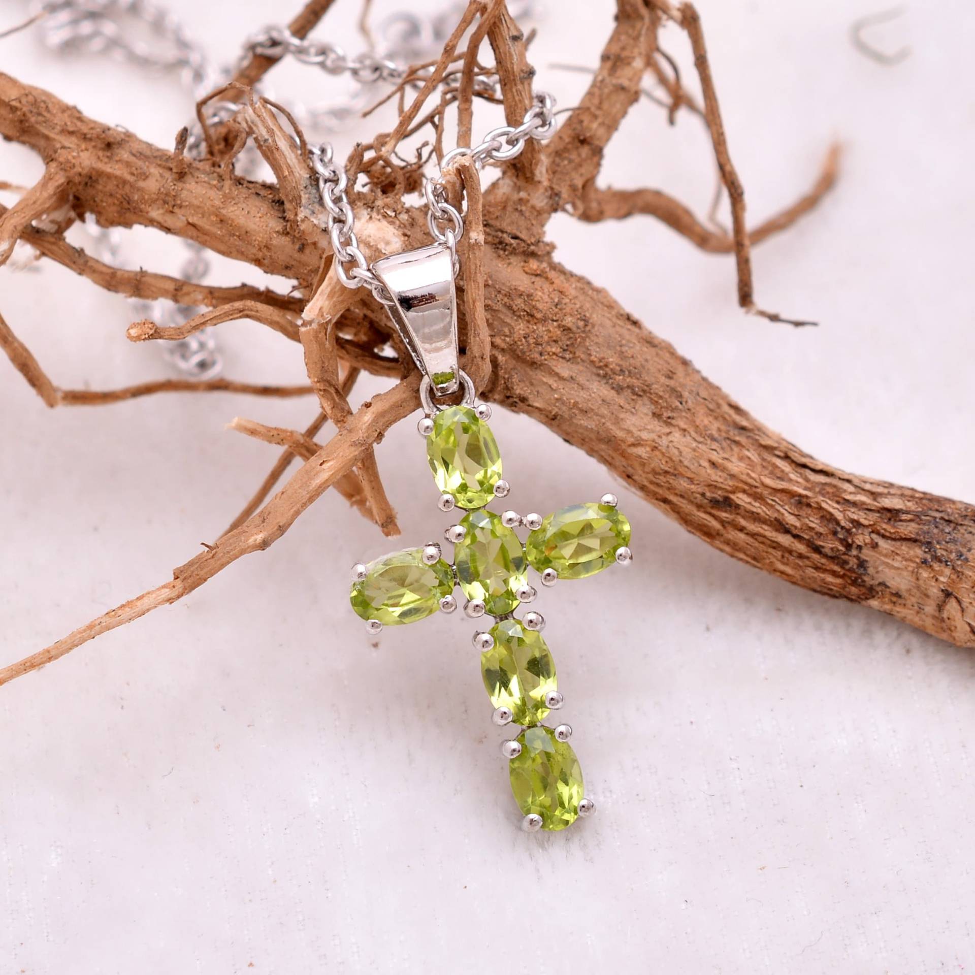 925 Sterling Silber Edelstein Kreuz Anhänger ~Natürliche Peridot Feine Halskette ~Handgemachte Hochzeit Schmuck Geschenk Für Frauen ~August von SilverGlareJewelry