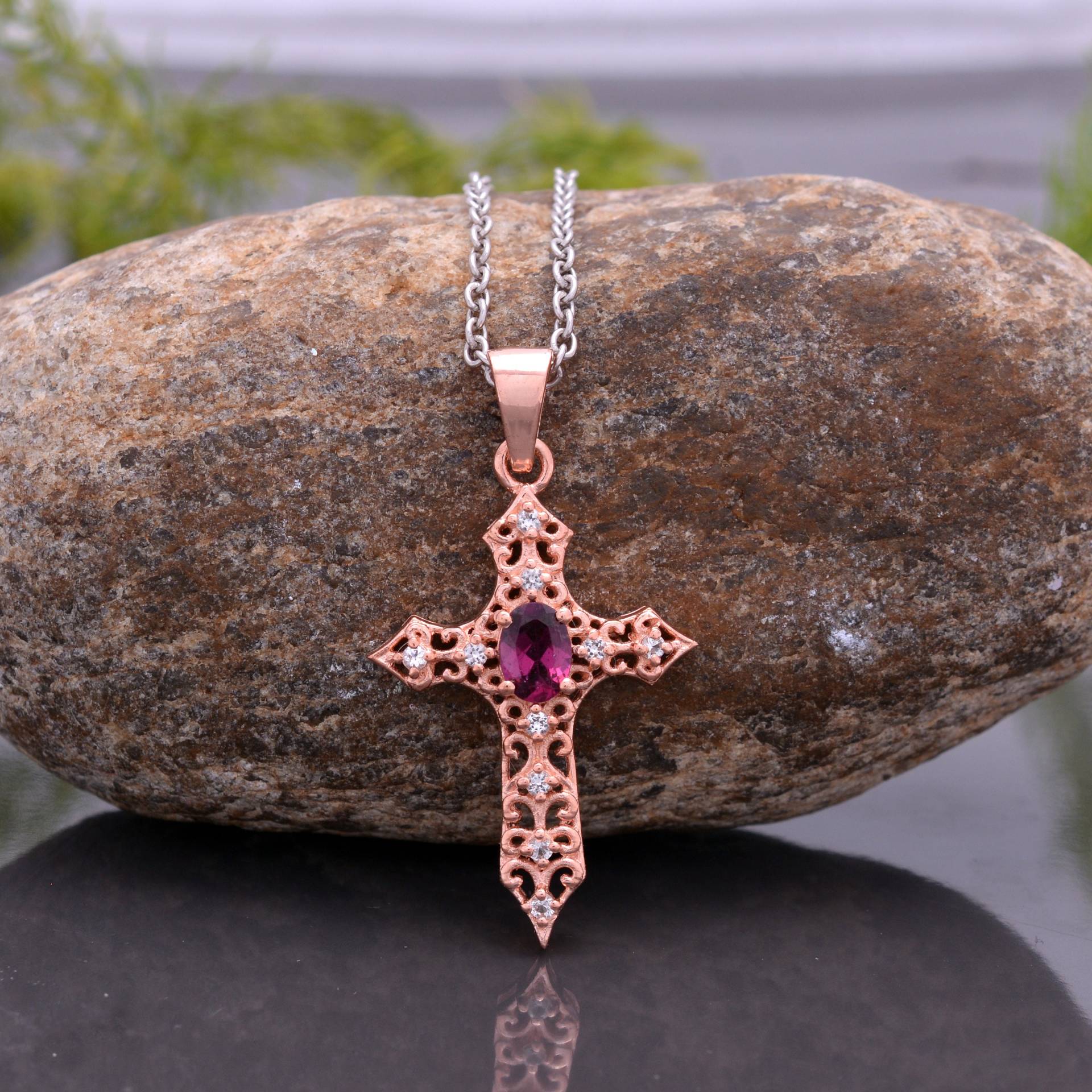 925 Sterling Silber Edelstein Roségold Kreuz Anhänger ~ Natürlicher Rhodolith Granat Feine Halskette ~Handgemachter Hochzeitsschmuck Geschenk Für von SilverGlareJewelry