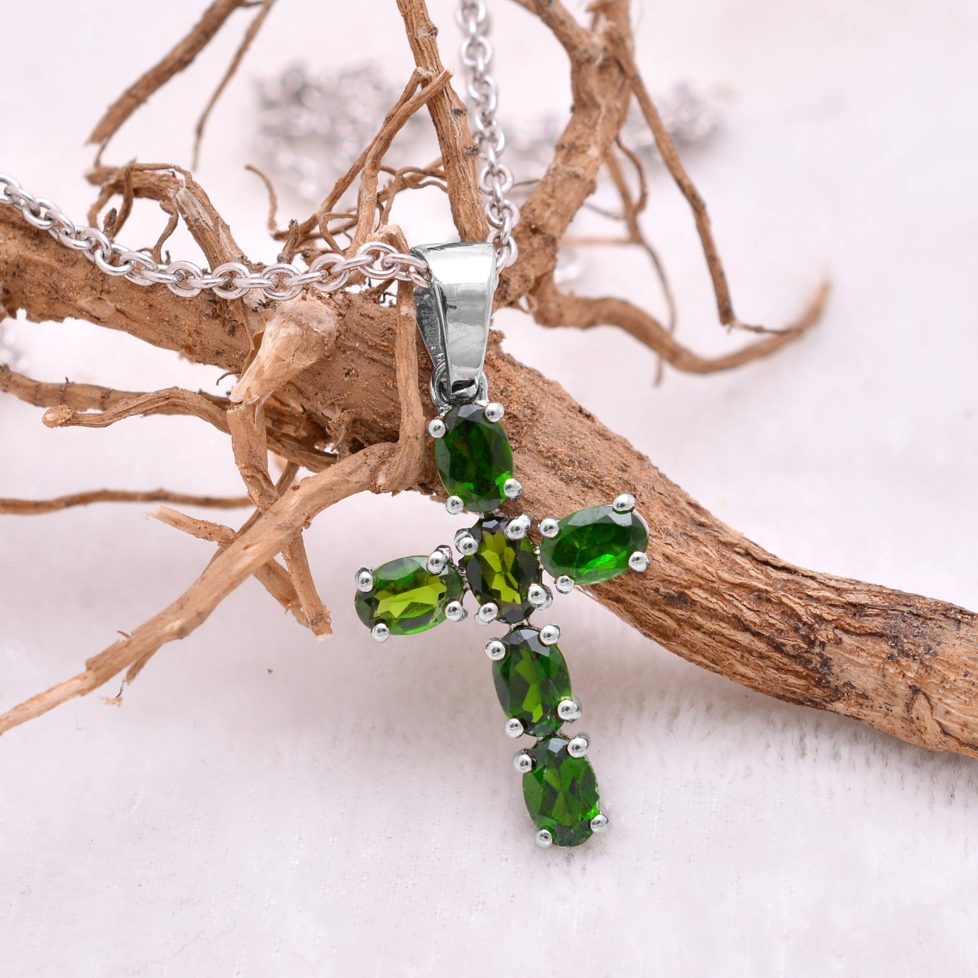 925 Sterling Silber Natur Chrom Diopside Edelstein Kreuz Anhänger ~ Handgemachte Halskette Hochzeit Schmuck Geschenk Für Frauen ~Mai Geburtsstein von SilverGlareJewelry