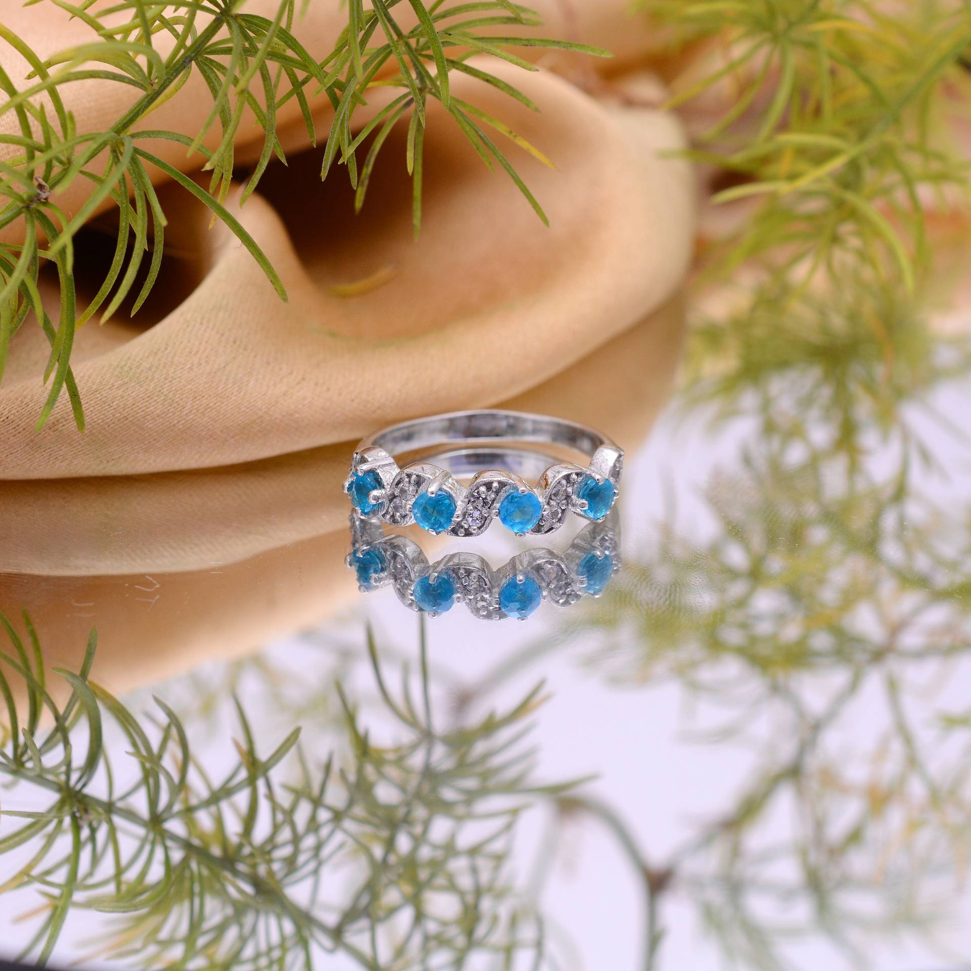 925 Sterling Silber Neon Apatit Ring ~ Edelstein Natürlicher Ausgefallener Boho Statement Valentinstag Geschenk Für Sie 925 Sterling Silber Neon Apatit Ring ~ Edelstein Natürlicher Ausgefallener Boho Statement Valentinstag Geschenk Für Sie von SilverGlareJewelry