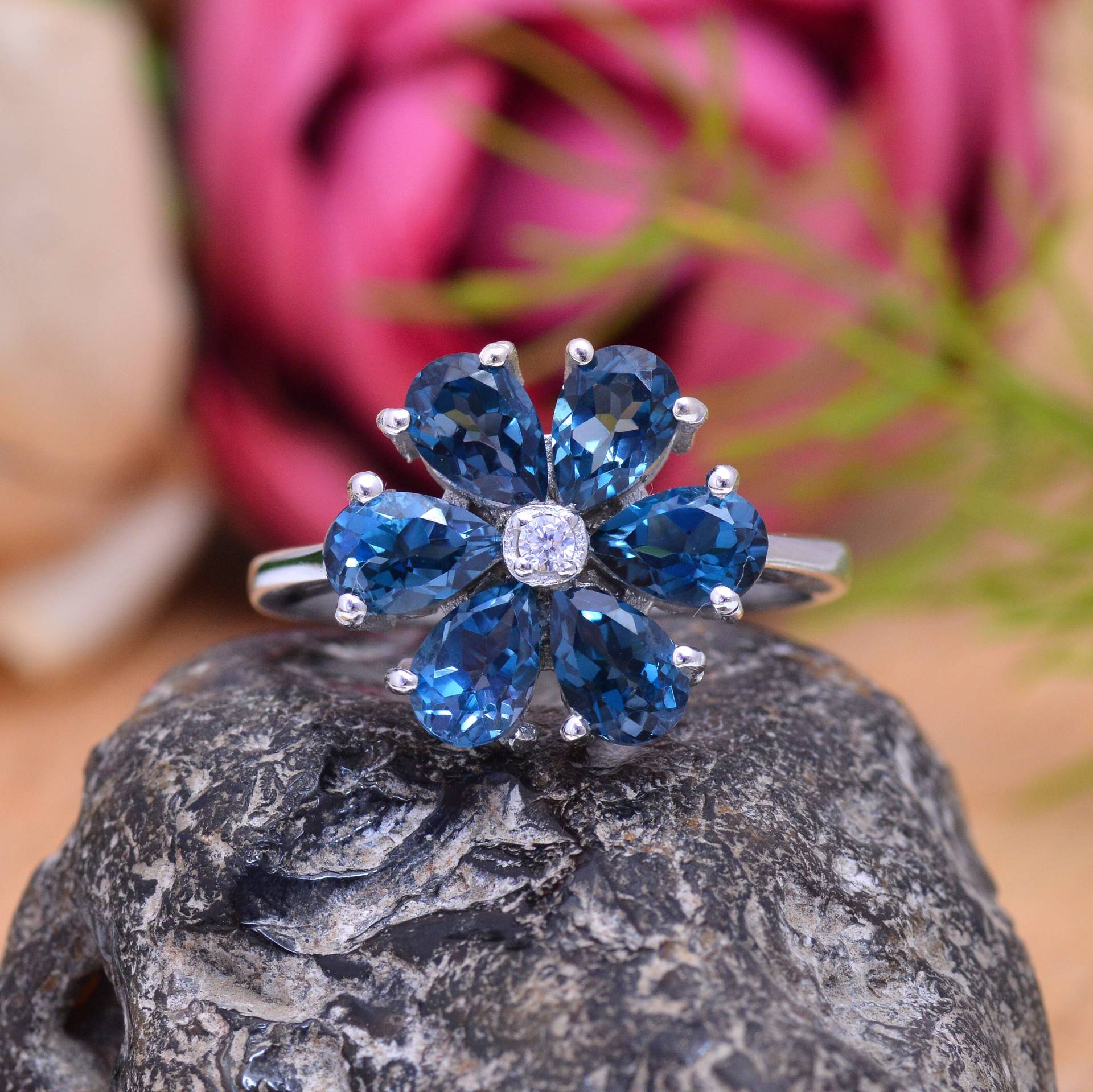 Aaa+ London Blautopas Ring ~ Blumenring Zierliche 925 Sterling Silber Natürlicher Topas Statement Jahrestag Geschenk Für Die Liebe von SilverGlareJewelry