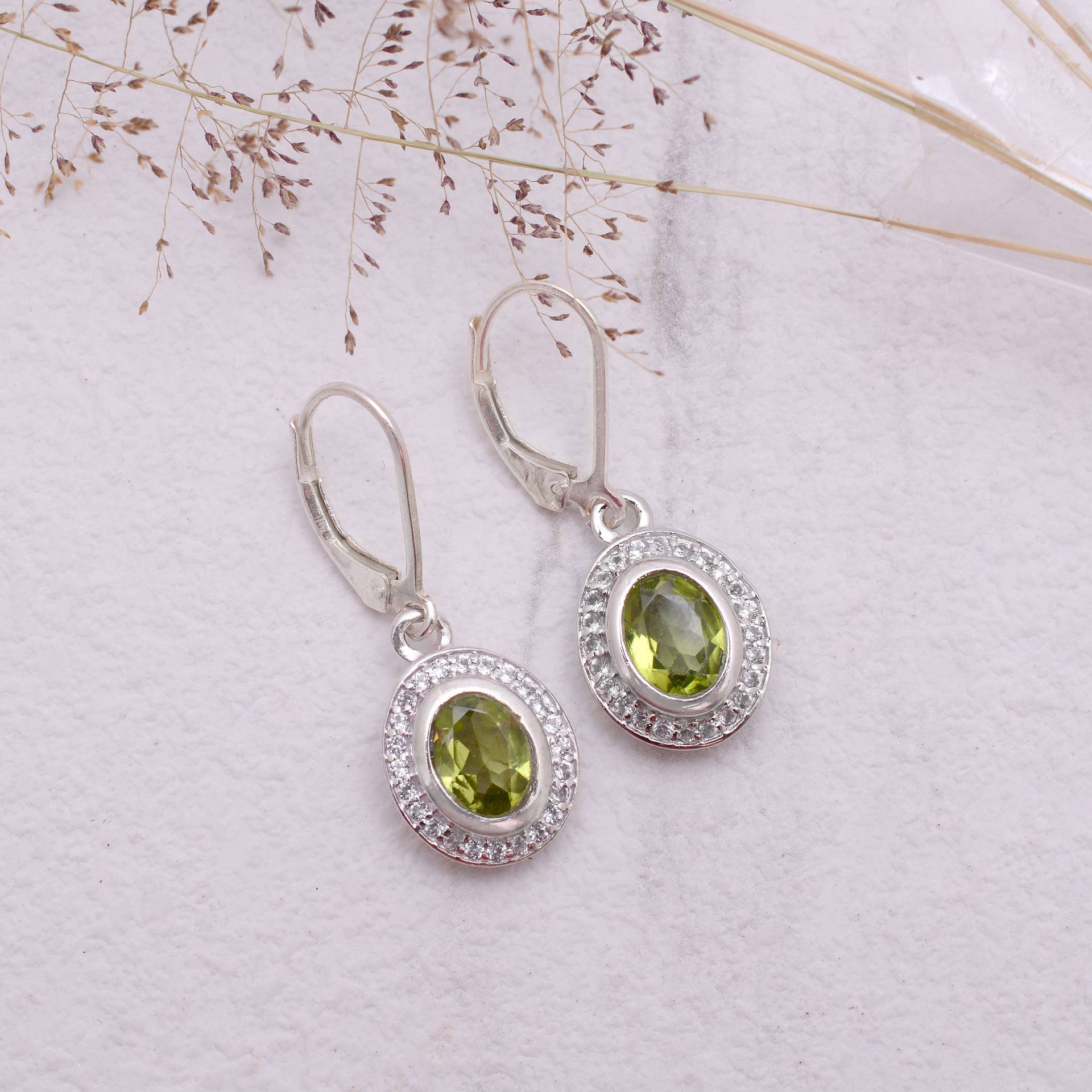 Aaa+ Natürliche Peridot 925 Sterling Silber Handgemachte Ovale Ohrringe ~ Edelstein Paar Lever Back Hook Sp04 von SilverGlareJewelry