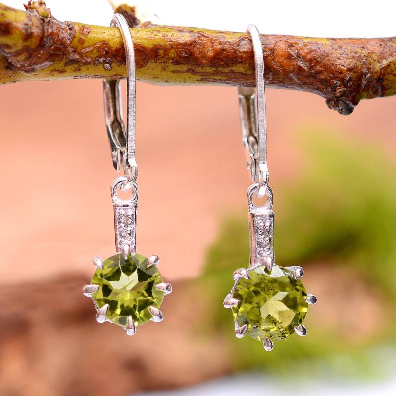 Edelstein 925 Sterling Silber Runde Ohrringe ~ Natürlicher Peridot Baumeln Feine Handgemachte Paar Lever Back Hooks ~Sag4155 von SilverGlareJewelry