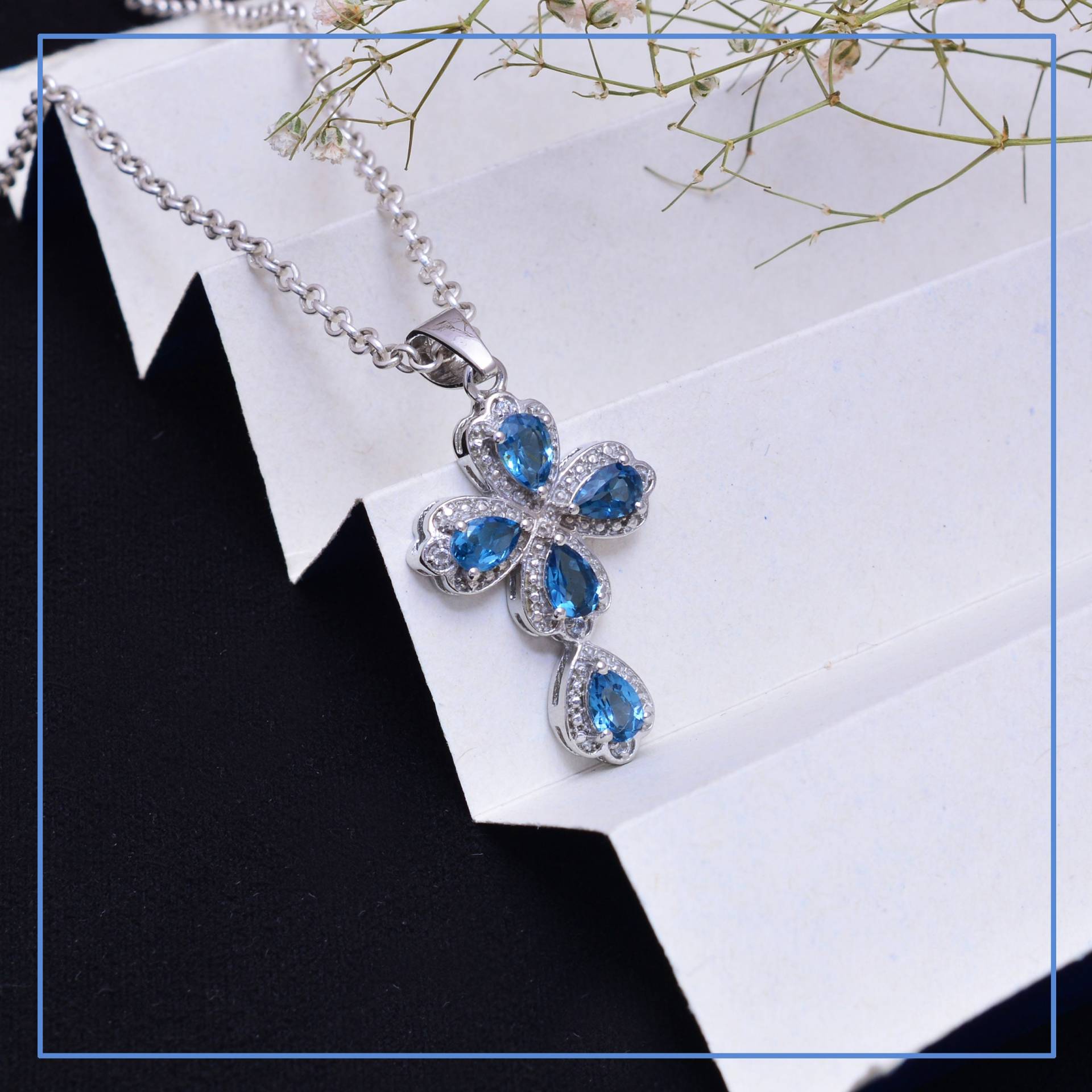 Natürlicher Aaa+ London Blue Topas Heiliger Kreuz Anhänger ~ 925 Sterling Silber Blautopas Handgemachte Halskette Geschenkanhänger ~Rs012 von SilverGlareJewelry