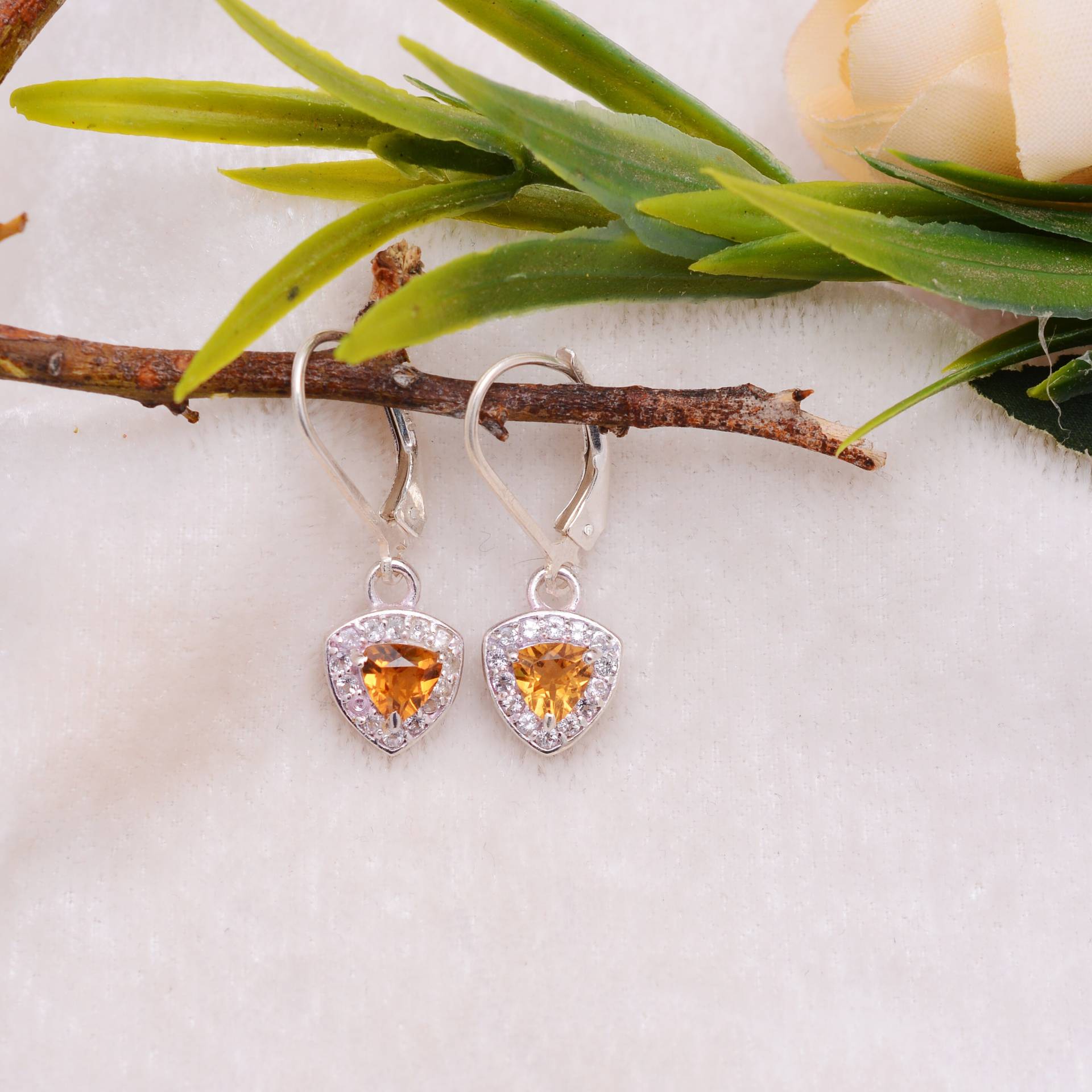 Natürlicher Gelber Citrin 925 Sterling Silber Ohrringe ~ Edelstein Ohrhänger Shp013 Natürlicher Gelber Citrin 925 Sterling Silber Ohrringe ~ Edelstein Ohrhänger Shp013 von SilverGlareJewelry
