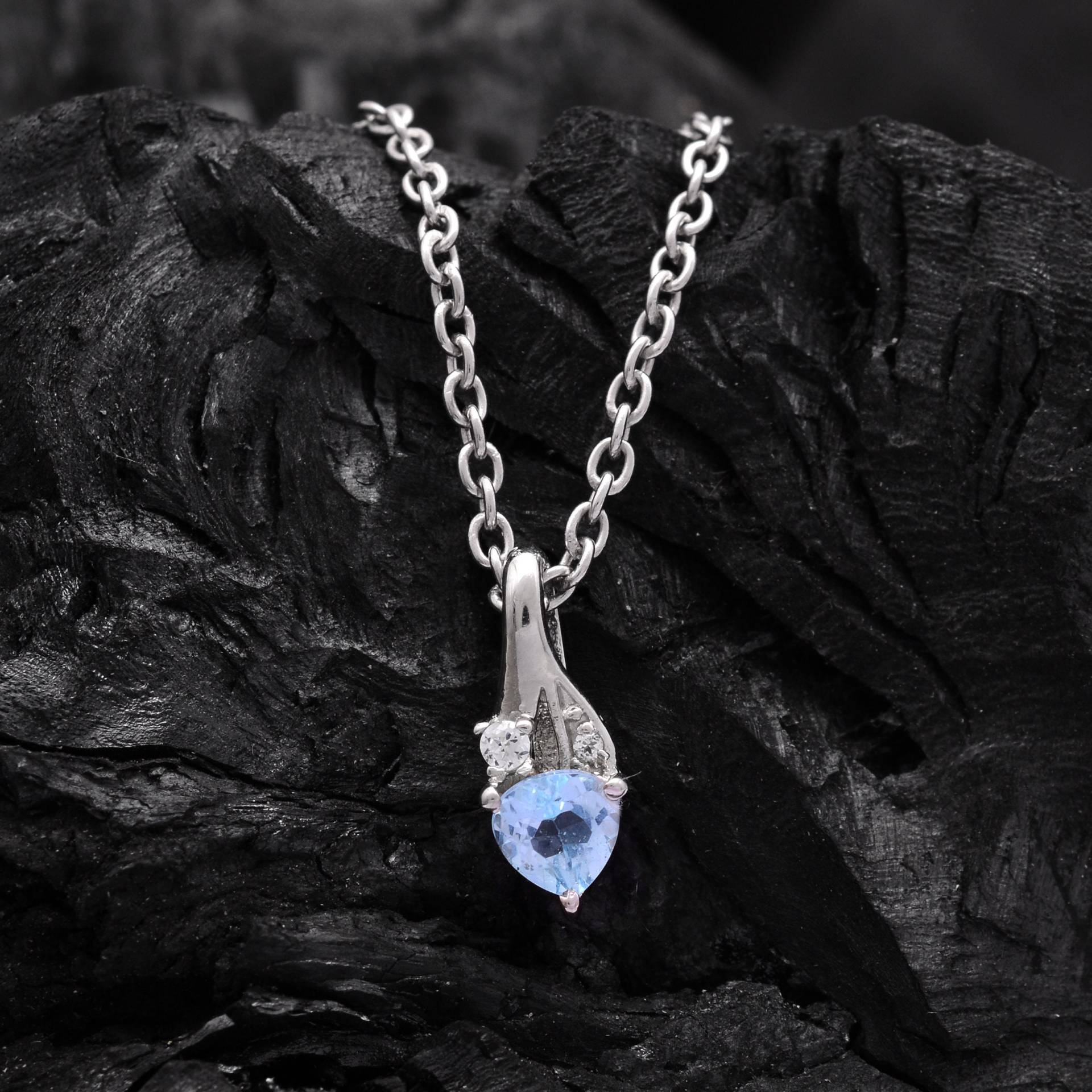 Natürlicher Himmelblauer Topas 925 Sterling Silber November Geburtsstein Herz Anhänger ~Natürlicher Handgefertigter Schmuck Geschenk~ Rl003 von SilverGlareJewelry
