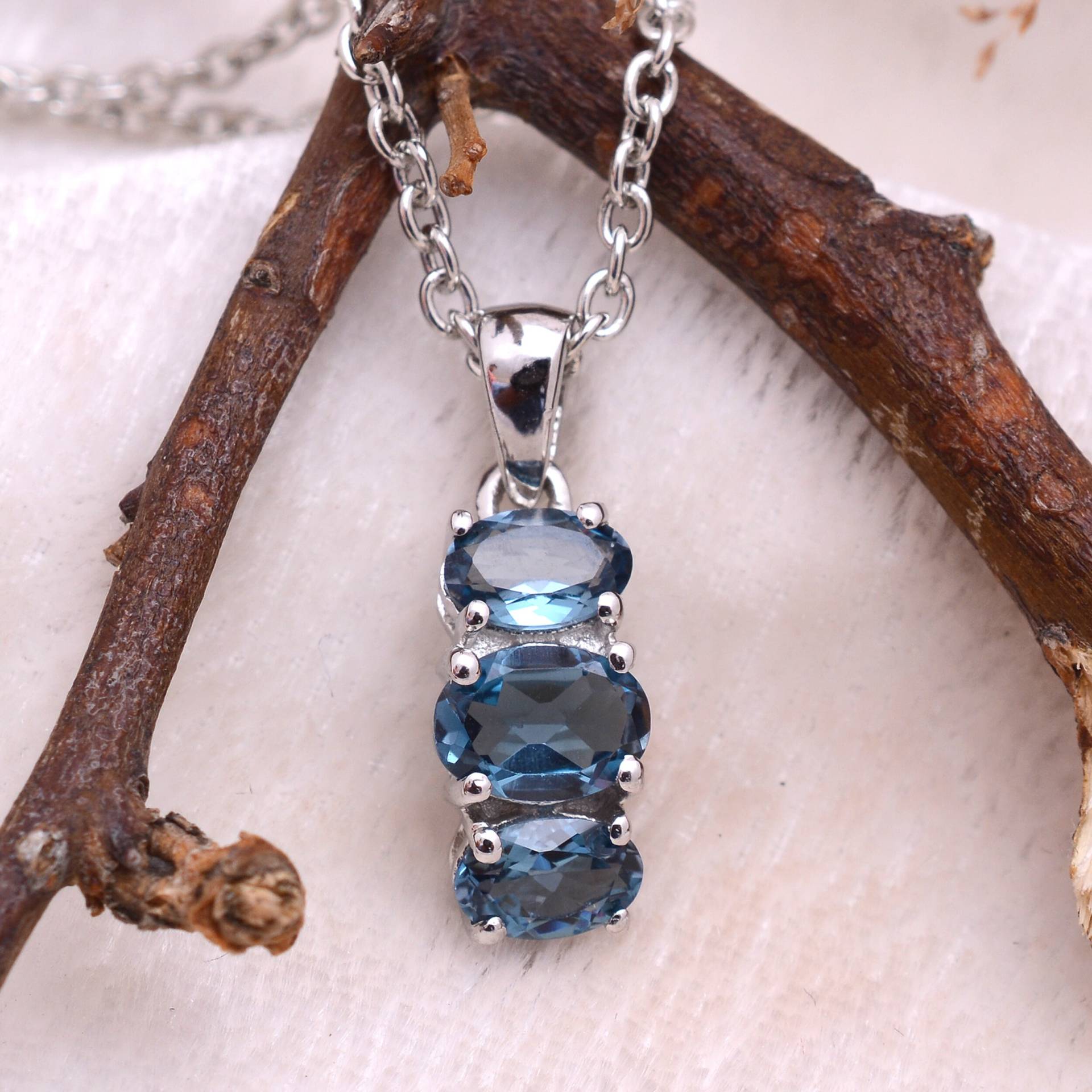 Natürlicher London Blue Topas Edelstein Oval Cut Anhänger 925 Sterling Silber ~ Topaz Handgemacht Ausgefallen Feiner Schmuck Geschenk Stp17 Natürlicher London Blue Topas Edelstein Oval Cut Anhänger 925 Sterling Silber ~ Topaz Handgemacht Ausgefallen Feiner Schmuck Geschenk Stp17 von SilverGlareJewelry