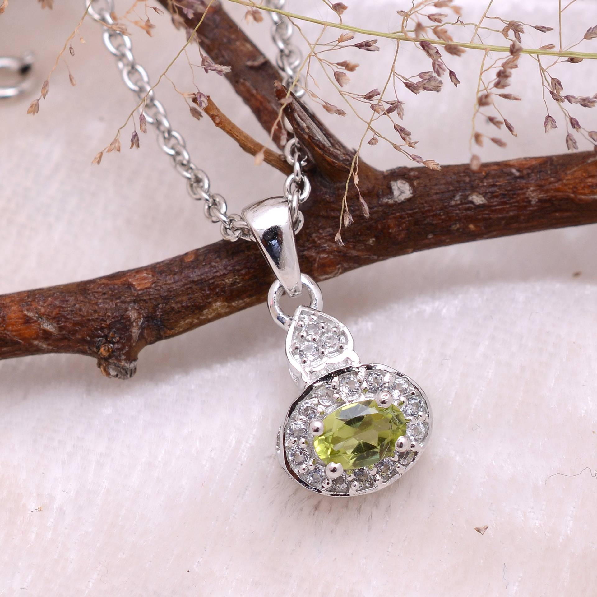 Natürlicher Peridot Sterling Silber Oval Anhänger ~ Edelstein 925 Handgemachte Halskette Geschenk Für Sie August Geburtsstein ~Stp03 von SilverGlareJewelry