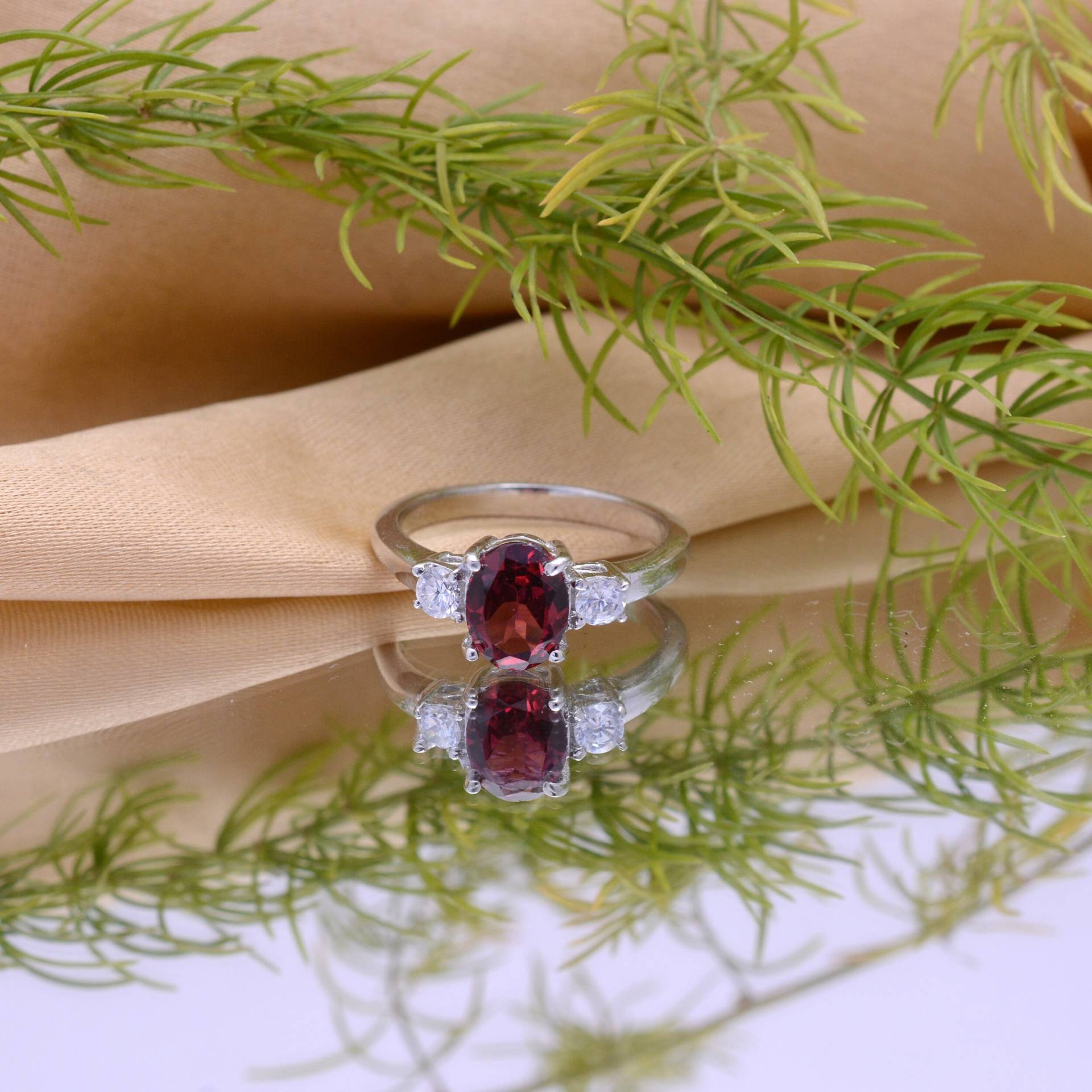 Natürlicher Roter Granat Ring ~ Edelstein 925 Sterling Silber Fancy Oval Statement Versprechungsring Valentinstag Geschenk Für Sie von SilverGlareJewelry