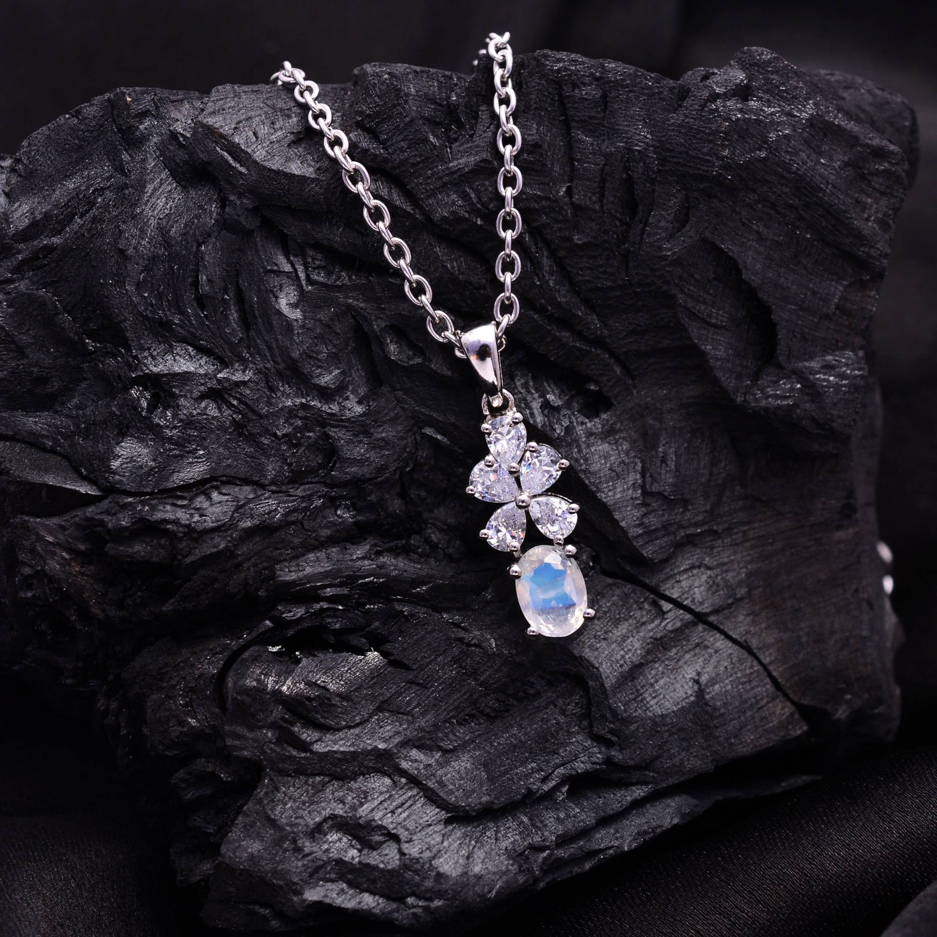 Natürlicher Weißer Regenbogen Mondstein Silber Anhänger ~ 925 Sterling Blau Feuer Handgemachte Halskette Geschenke Für Sie ~Sag4089 von SilverGlareJewelry