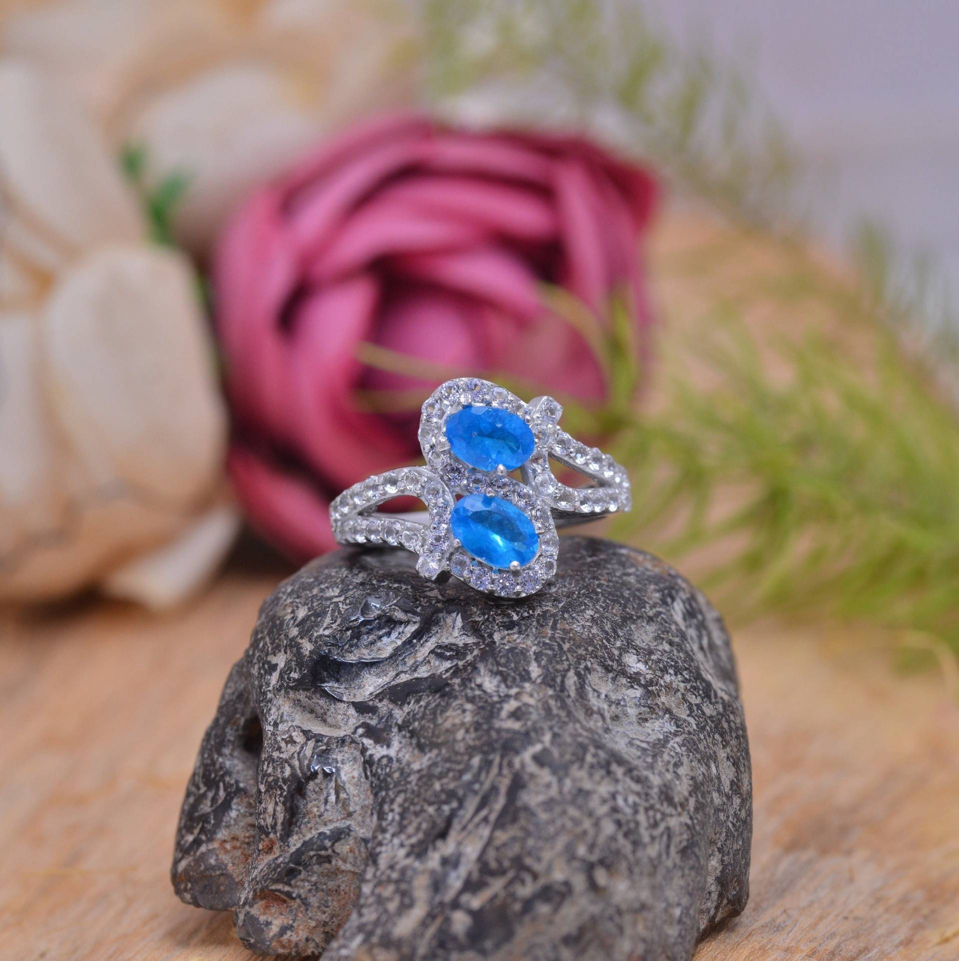 Neon Blauer Apatit 925 Sterling Silber Ring ~ Natürlicher Edelstein Fancy Statement Handgemachter Versprechensring Heilstein von SilverGlareJewelry