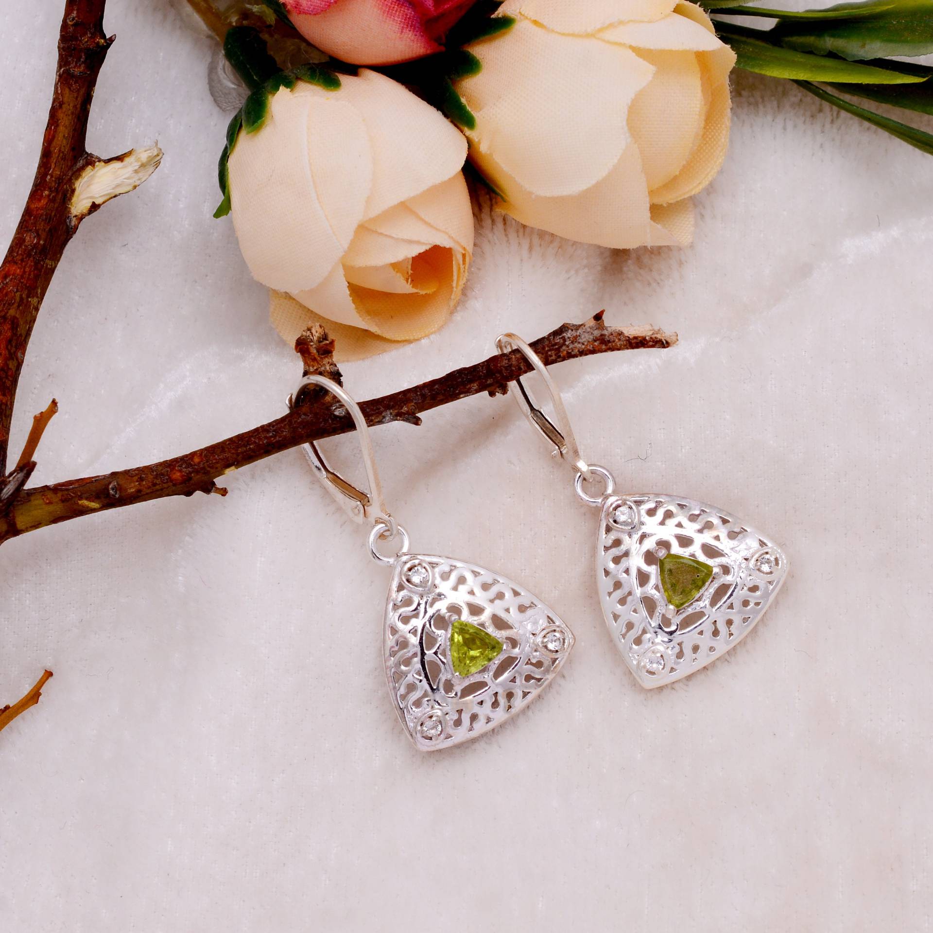 Peridot Edelstein Sterling Silber Trillion Ohrringe ~ Februar Geburtsstein Lever Back Hooks Stp06 Peridot Edelstein Sterling Silber Trillion Ohrringe ~ Februar Geburtsstein Lever Back Hooks Stp06 von SilverGlareJewelry