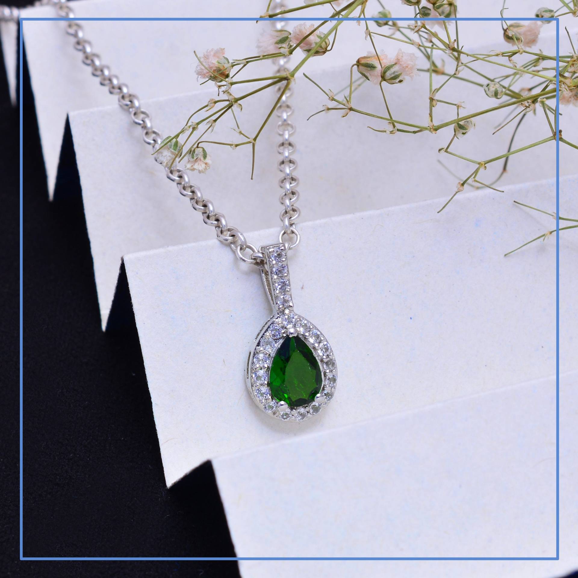 sterling Silber Chrom Diopside Birne Anhänger ~ Natürlicher Grüner Edelstein 925 Handarbeit Feine Tropfen Halskette Rb0043 sterling Silber Chrom Diopside Birne Anhänger ~ Natürlicher Grüner Edelstein 925 Handarbeit Feine Tropfen Halskette Rb0043 von SilverGlareJewelry