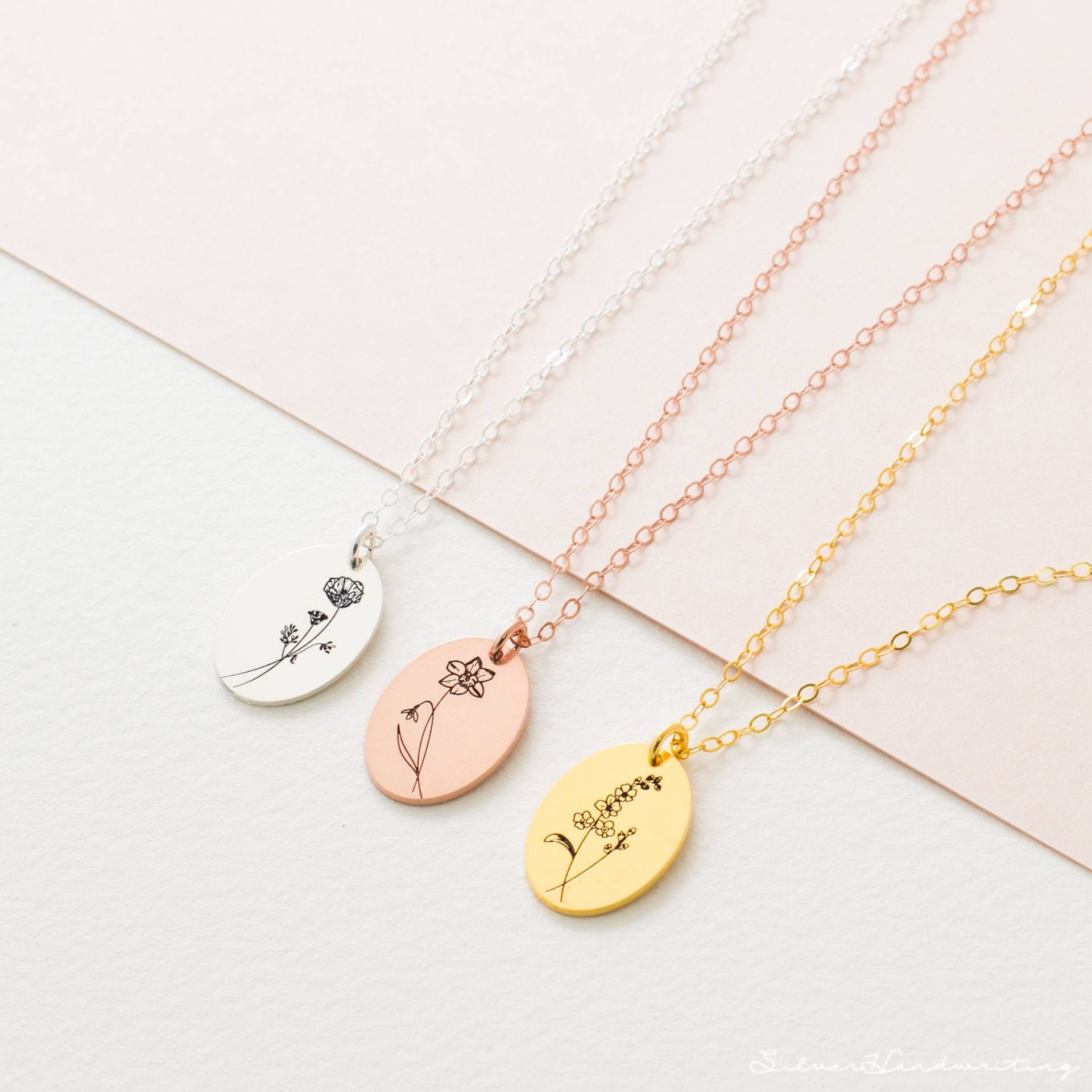 Benutzerdefinierte Oval Blumen Halskette Personalisierte Geburt Blume Anhänger Mütter Geschenk Für Freundin Nm48B von SilverHandwriting