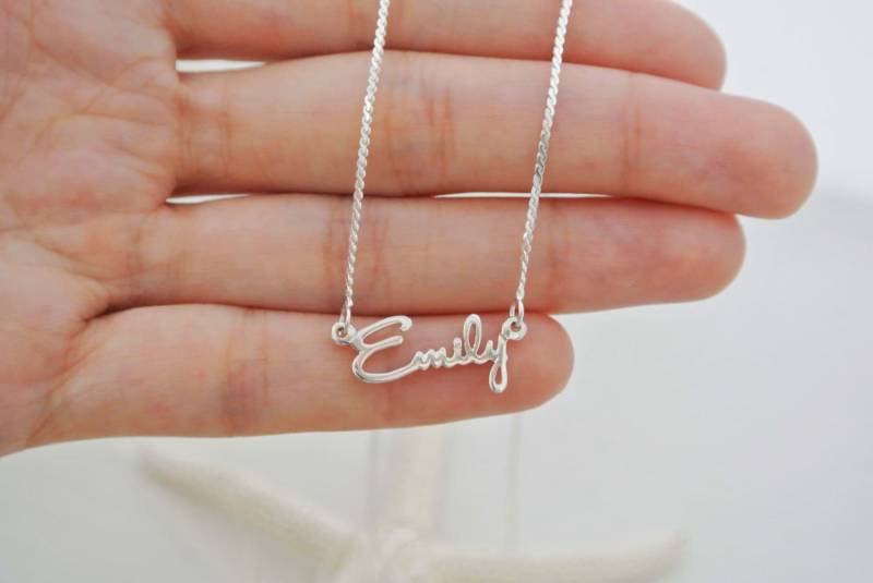 Personalisierte Zierliche Halskette Personalisierter Schmuck in Sterling Silber Ihre Namenskette Brautjungfer Geschenk Oma Nh02F73 von SilverHandwriting