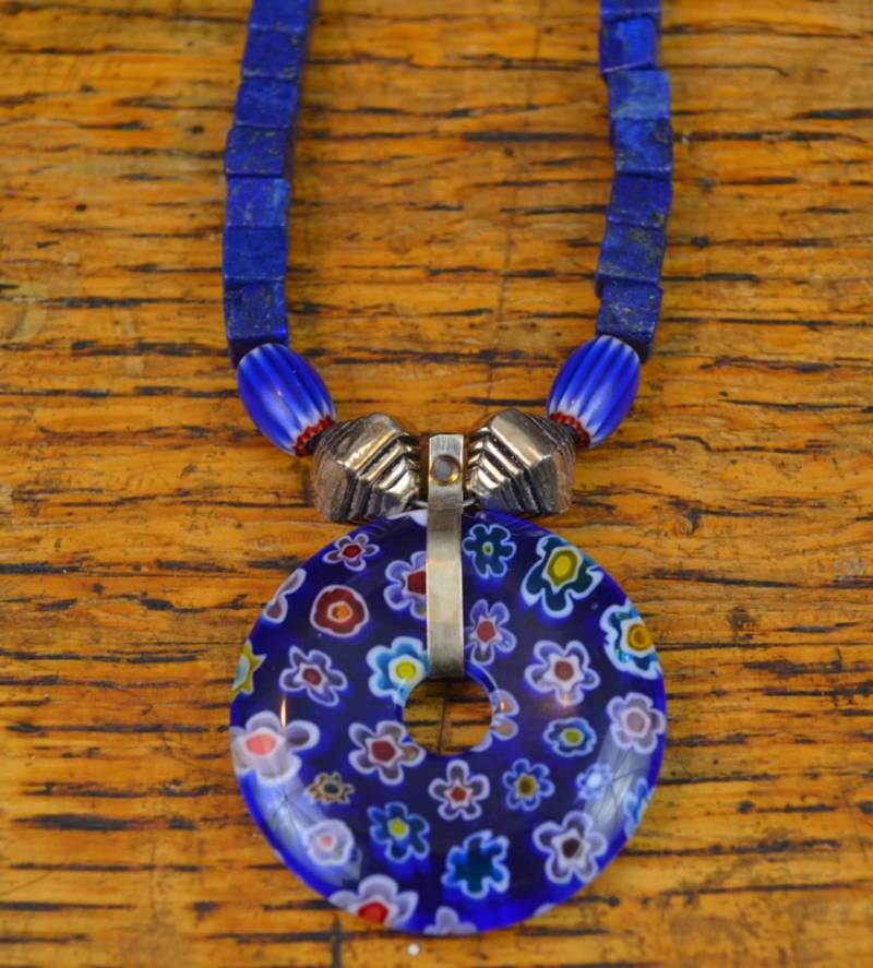 Collier Mit Perlen Lapis Und Millefiori Anhänger Collier Mit Perlen Lapis Und Millefiori Anhänger von SilverHollyhocks