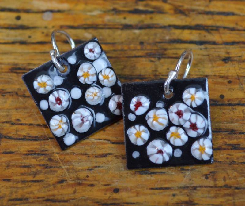 Emaille Ohrringe Mit Millefiori Glas Emaille Ohrringe Mit Millefiori Glas von SilverHollyhocks
