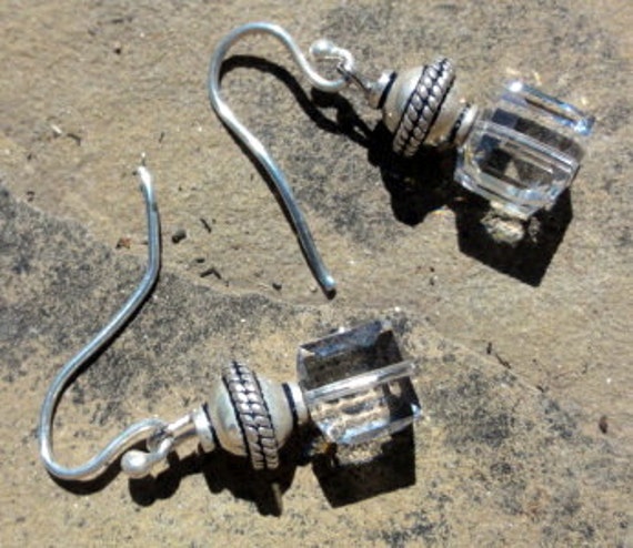 Ohrring Gemacht Aus Swarvoski Crystal Cubes Ohrring Gemacht Aus Swarvoski Crystal Cubes von SilverHollyhocks