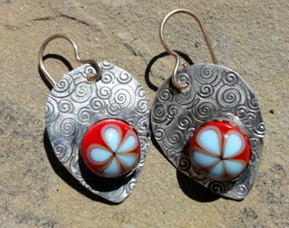 Ohrring Sterlingsilber Tear Drops Und Glas-Cabochons Ohrring Sterlingsilber Tear Drops Und Glas-Cabochons von SilverHollyhocks