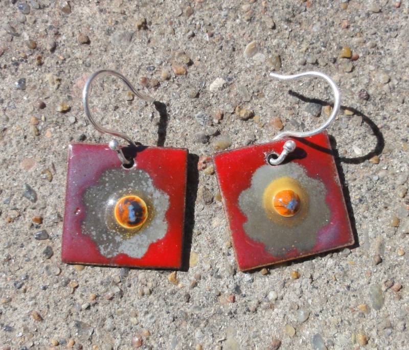 Ohrringe Mit Floral Emaille Design Ohrringe Mit Floral Emaille Design von SilverHollyhocks