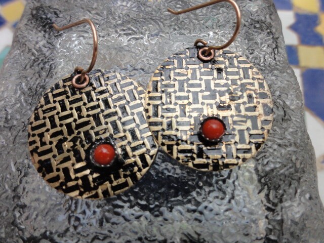 Ohrringe Mit Korallen Perle von SilverHollyhocks