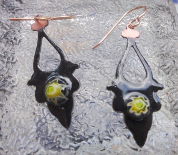 Ohrringe Mit Schwarzer Emaille Ohrringe Mit Schwarzer Emaille von SilverHollyhocks