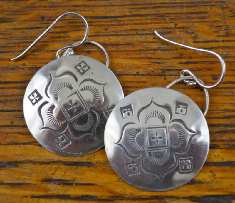 Ohrringe Mit Stamped Design Ohrringe Mit Stamped Design von SilverHollyhocks