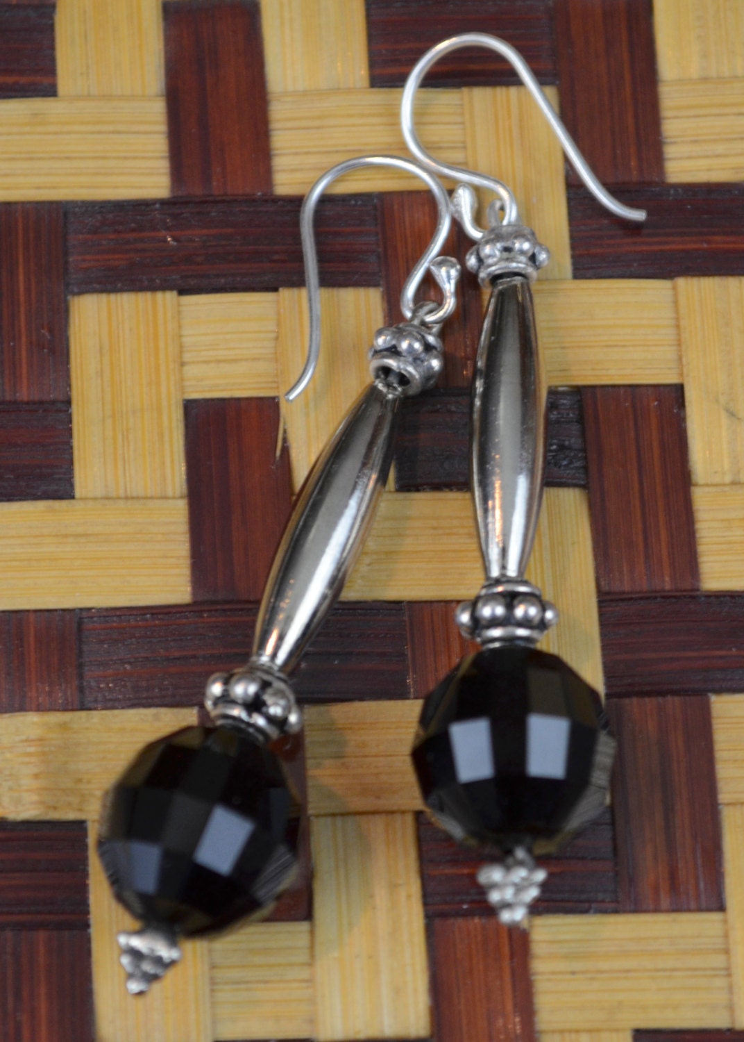 Ohrringe Mit Swarovski Kristall Und Silber Beads Ohrringe Mit Swarovski Kristall Und Silber Beads von SilverHollyhocks
