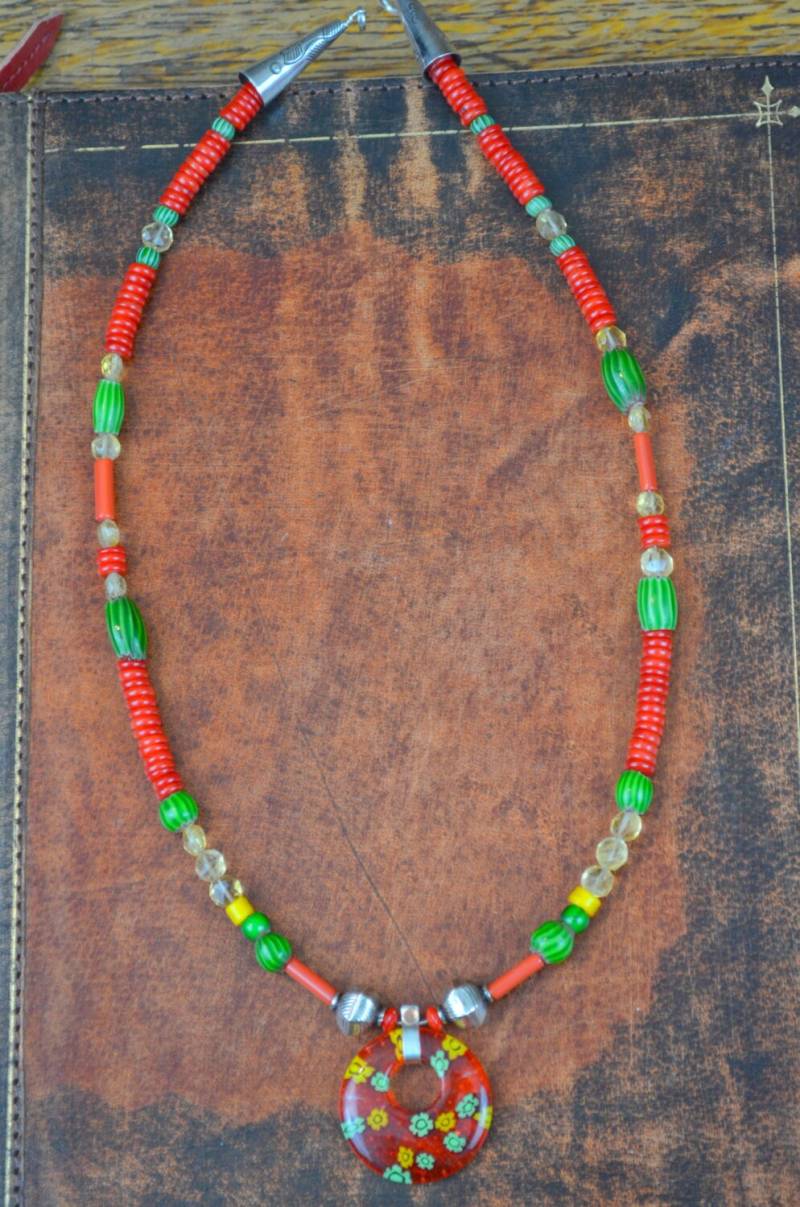 Perlen Halskette Mit Glas Millefiori Anhänger Perlen Halskette Mit Glas Millefiori Anhänger von SilverHollyhocks