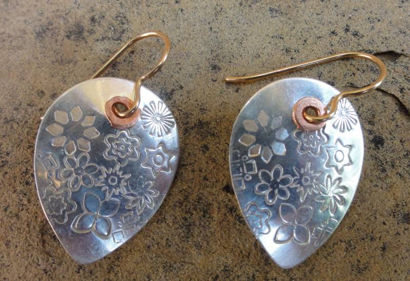 sterling Silber Ohrringe in Kleinen Tropfenform sterling Silber Ohrringe in Kleinen Tropfenform von SilverHollyhocks