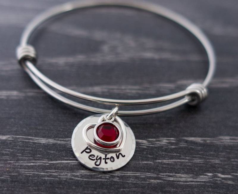Draht Armreif - Mutter Armband Name Geschenk Personalisierte Schmuck Charm Von Hand Gestempelt von SilverImpressions